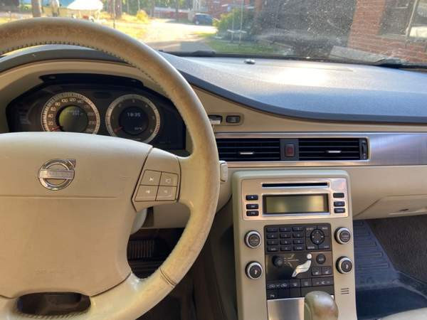 Volvo V70 Lons-le-Saunier - valokuva 4