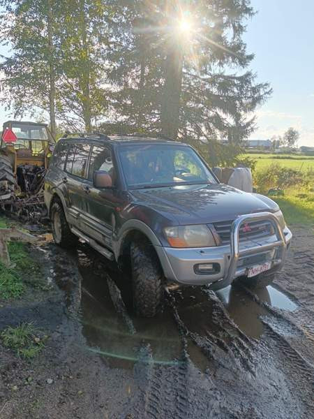 Mitsubishi Pajero Ylihärmä - valokuva 1