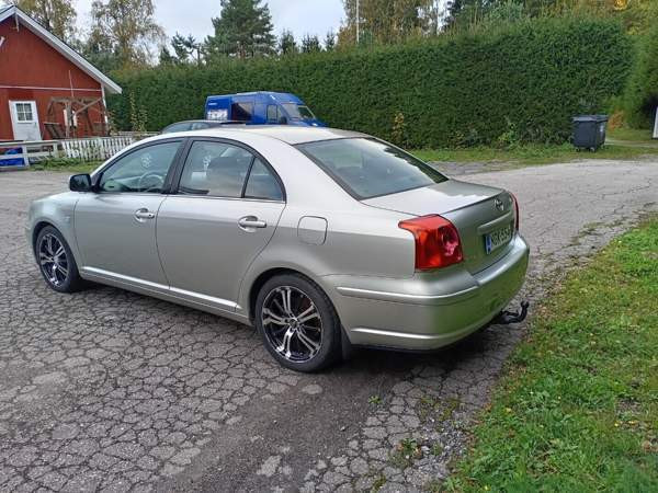 Toyota Avensis Orivesi - valokuva 4