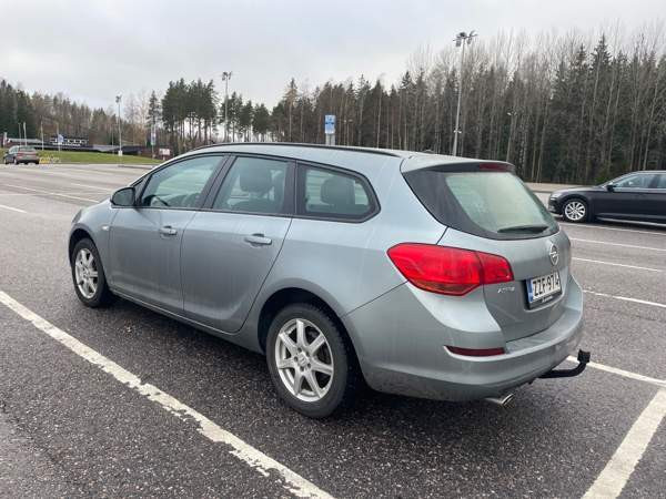 Opel Astra Vantaa - valokuva 1