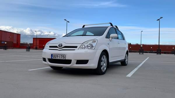 Toyota Corolla Verso Helsinki - valokuva 2