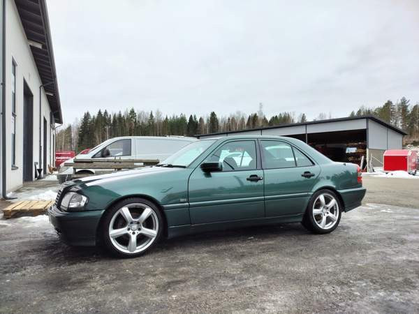 Mercedes-Benz C Tampere - valokuva 1