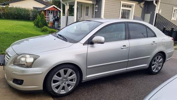 Toyota Avensis Макао - изображение 4