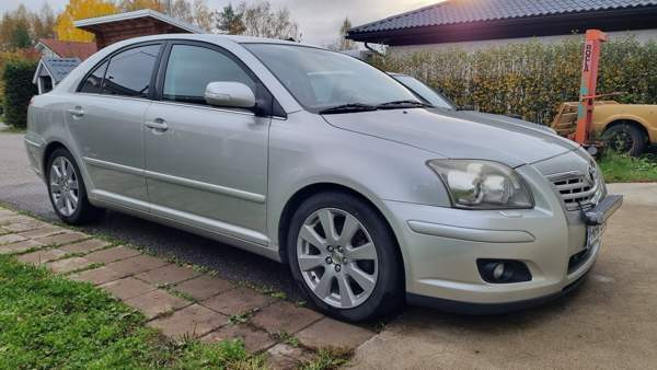 Toyota Avensis Макао - изображение 5