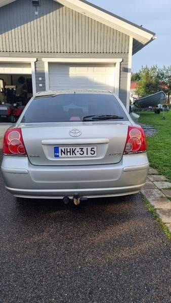 Toyota Avensis Макао - изображение 7