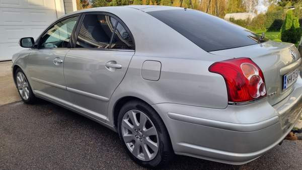 Toyota Avensis Макао - изображение 6