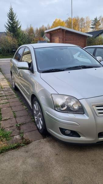 Toyota Avensis Макао - изображение 3