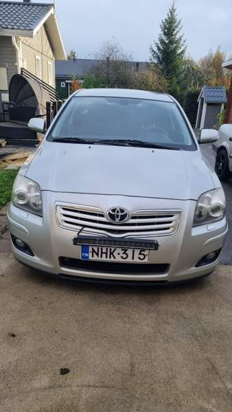 Toyota Avensis Макао - изображение 2