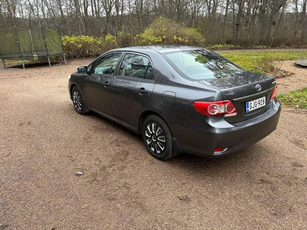 Toyota Corolla Siuntio - valokuva 8