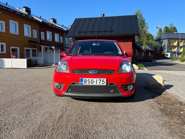Ford Fiesta Вантаа - изображение 3