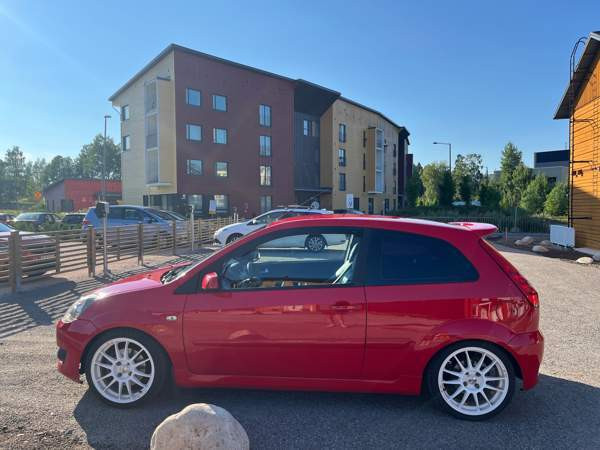 Ford Fiesta Вантаа - изображение 8