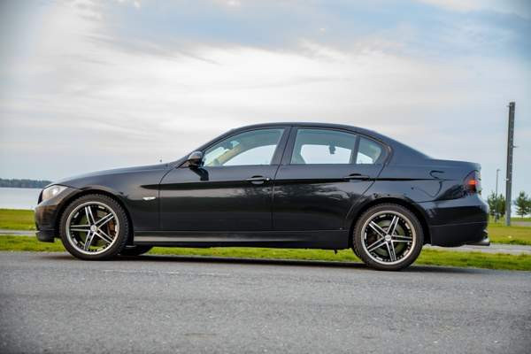 BMW 330 Tampere - valokuva 1