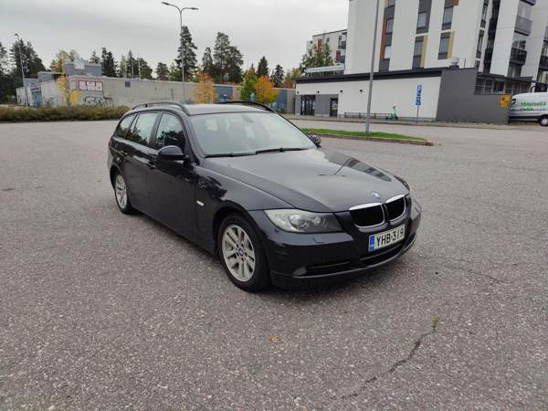 BMW 320 Glebychevo - valokuva 2