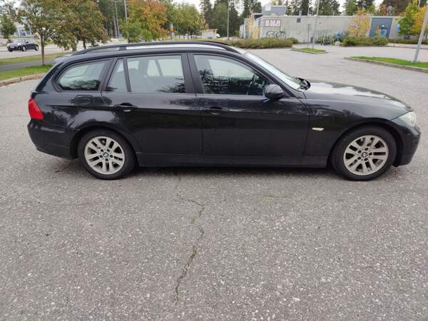 BMW 320 Glebychevo - valokuva 4