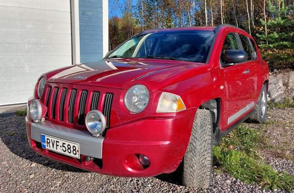 Jeep Compass Maentsaelae - valokuva 1