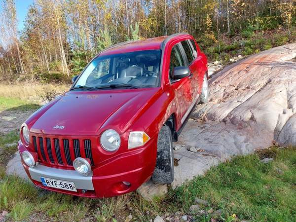 Jeep Compass Maentsaelae - valokuva 5