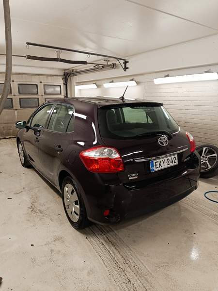 Toyota Auris Каяни - изображение 5