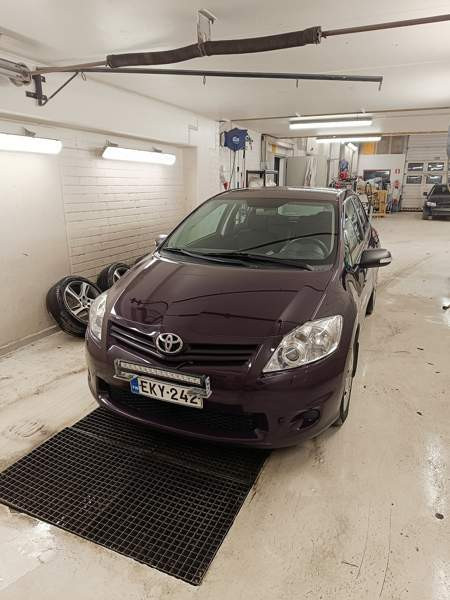 Toyota Auris Каяни - изображение 1