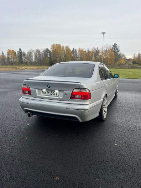 BMW 525 Kruunupyy - valokuva 6