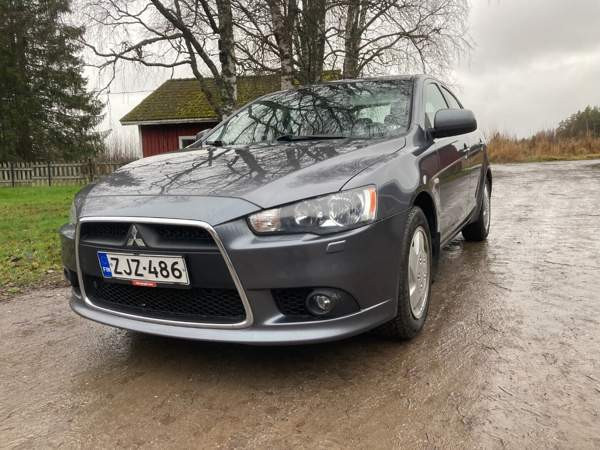 Mitsubishi Lancer Hafnarfjoerdur - valokuva 1