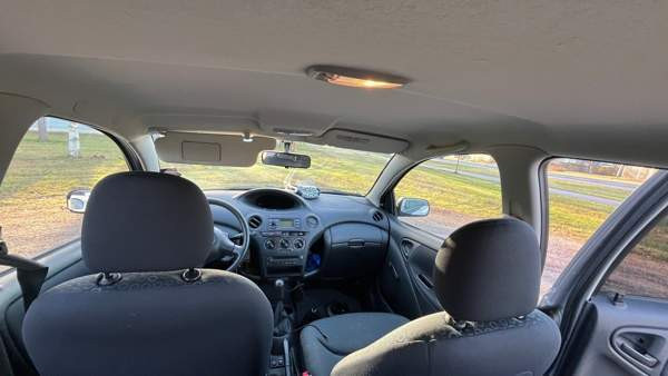 Toyota Yaris Sarov - valokuva 8