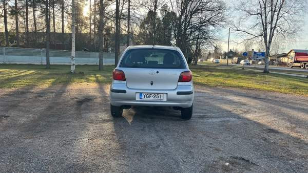 Toyota Yaris Sarov - valokuva 5