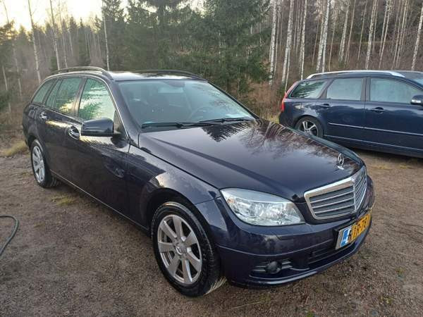 Mercedes-Benz C As Salamiyah - valokuva 3