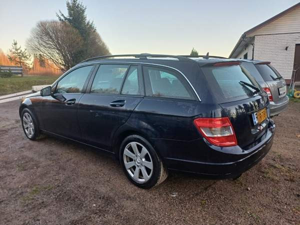 Mercedes-Benz C As Salamiyah - valokuva 8