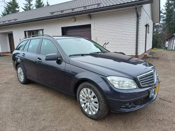Mercedes-Benz C As Salamiyah - valokuva 1