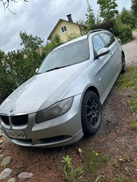 BMW 325 Glebychevo - valokuva 1