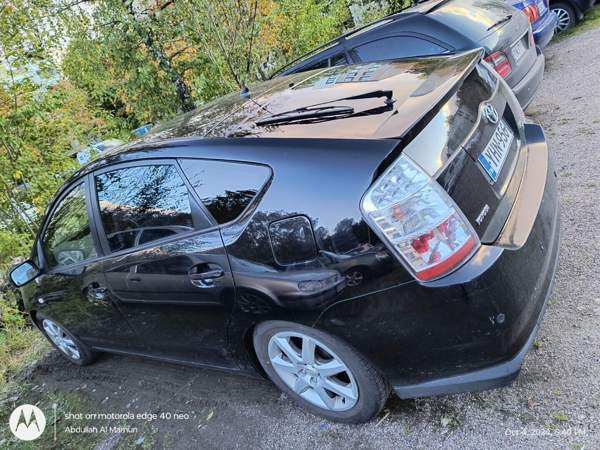 Toyota Prius Vantaa - valokuva 1