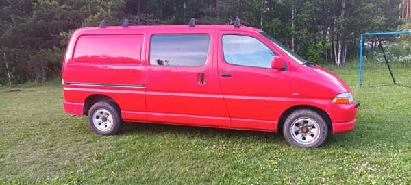 Toyota Hiace Ugleural'skiy - valokuva 4