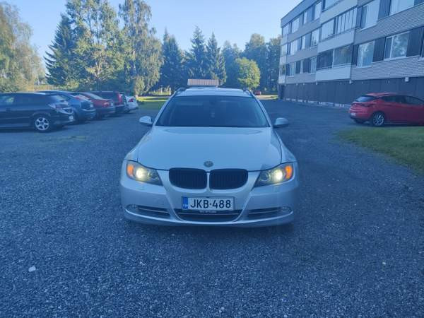 BMW 330 Kemin - valokuva 1