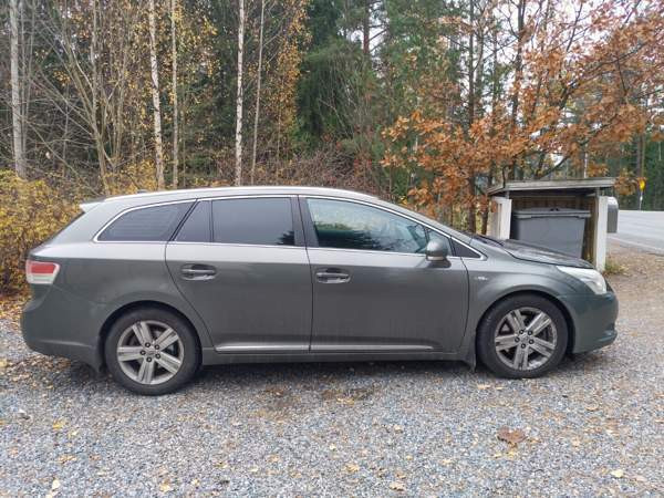 Toyota Avensis Vantaa - valokuva 3