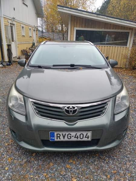 Toyota Avensis Vantaa - valokuva 1
