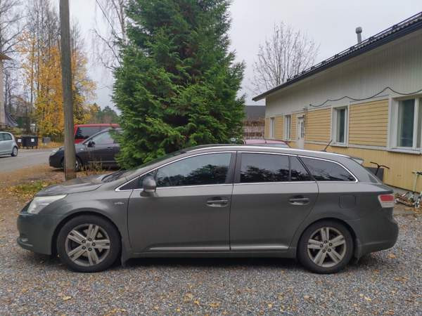Toyota Avensis Vantaa - valokuva 2