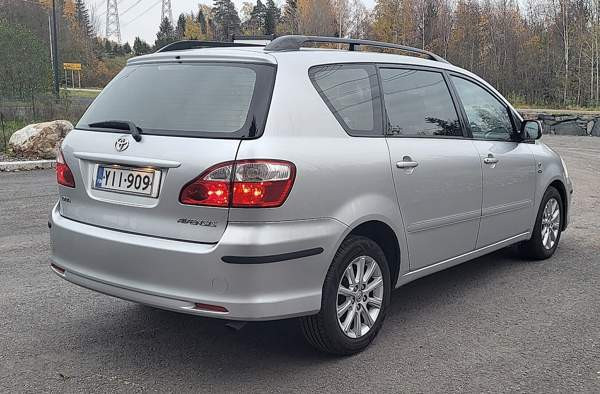 Toyota Avensis Verso Helsinki - valokuva 5