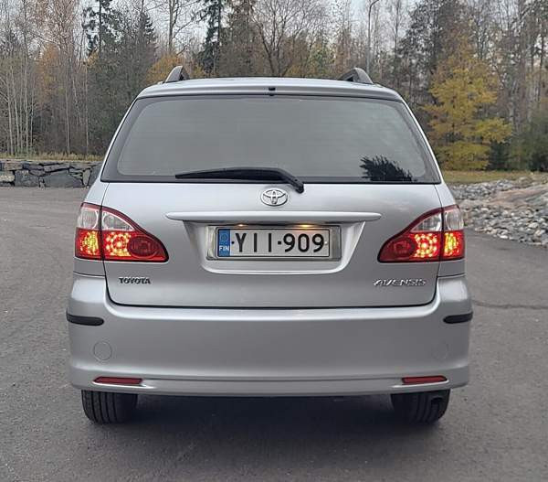 Toyota Avensis Verso Helsinki - valokuva 6