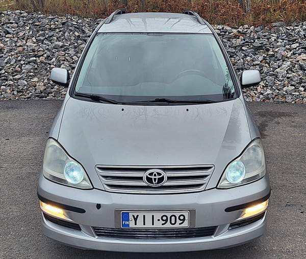 Toyota Avensis Verso Helsinki - valokuva 3