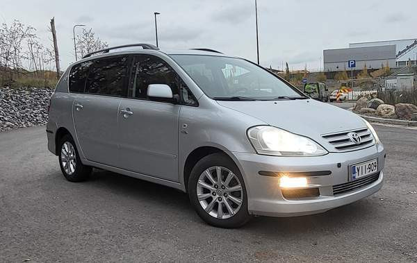 Toyota Avensis Verso Helsinki - valokuva 4