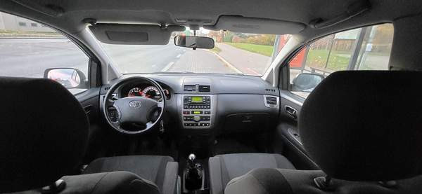 Toyota Avensis Verso Helsinki - valokuva 8