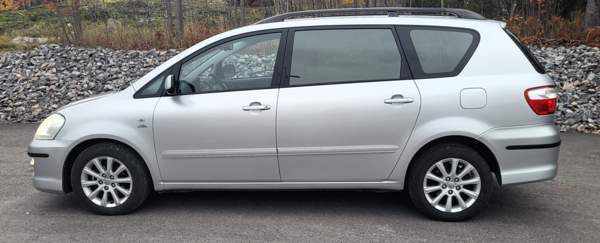 Toyota Avensis Verso Helsinki - valokuva 2