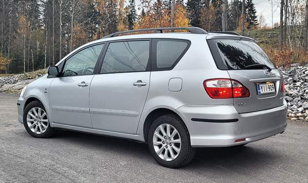 Toyota Avensis Verso Helsinki - valokuva 1