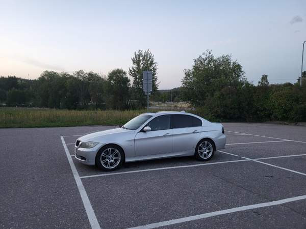 BMW 330 Laensi-Turunmaa - valokuva 1