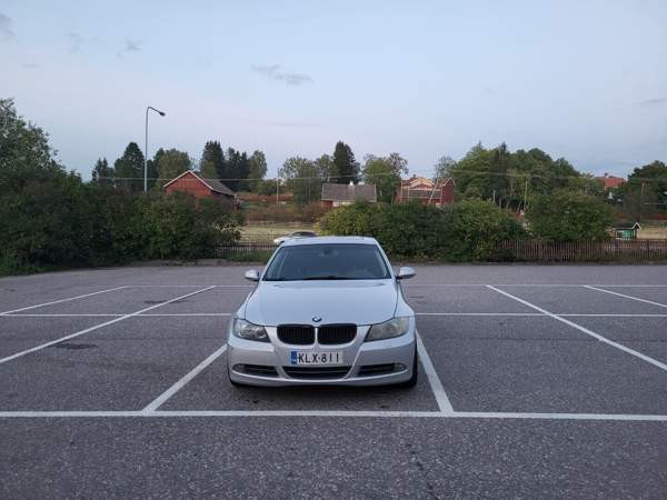 BMW 330 Laensi-Turunmaa - valokuva 2