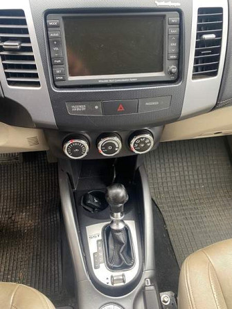 Mitsubishi Outlander Hafnarfjoerdur - valokuva 8