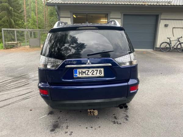 Mitsubishi Outlander Hafnarfjoerdur - valokuva 4