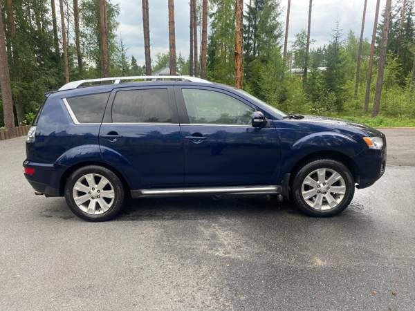 Mitsubishi Outlander Hafnarfjoerdur - valokuva 3