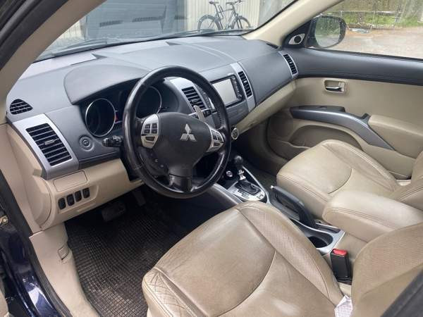 Mitsubishi Outlander Hafnarfjoerdur - valokuva 5