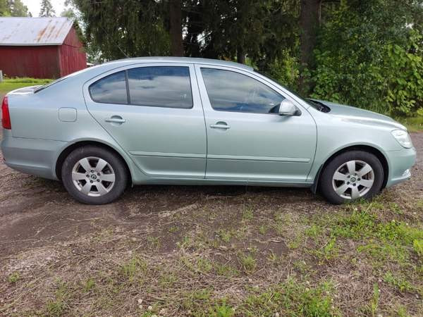 Skoda Octavia Ugleural'skiy - valokuva 5